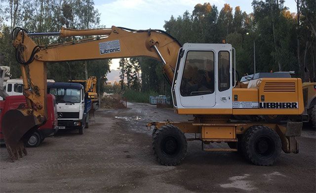 10. Εκσκαφέας LIEBHERR – A 912 LITRONIC