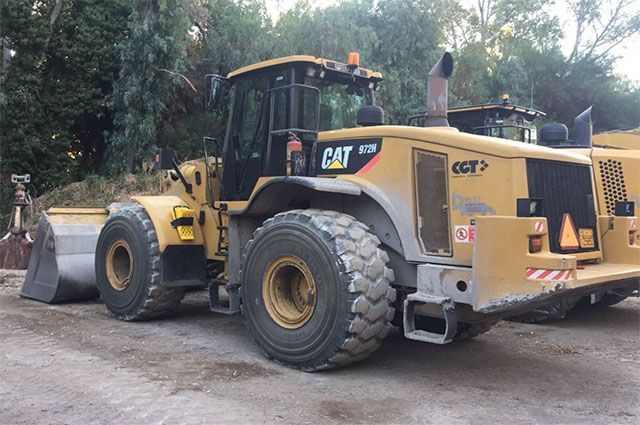  1. Φορτωτής CATERPILLAR – 972H Χωρητικότητα γουβά = 5,20m2