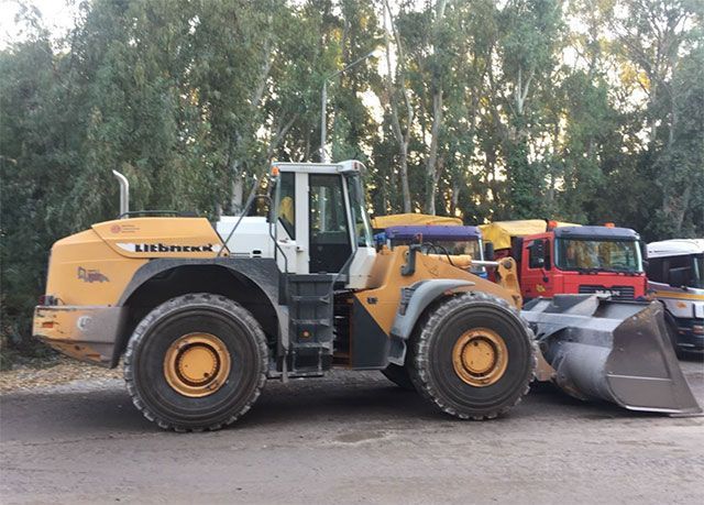 4. Φορτωτής LIEBHERR – L580 Χωρητικότητα γουβά= 5.20m3