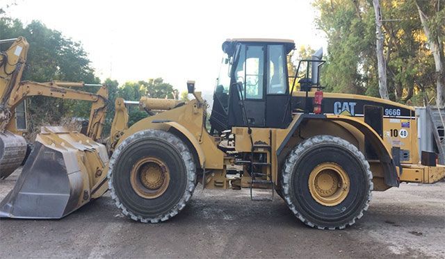 3. Φορτωτής CATERPILLAR – 966G ΙΙ Χωρητικότητα γουβά = 4,50m3